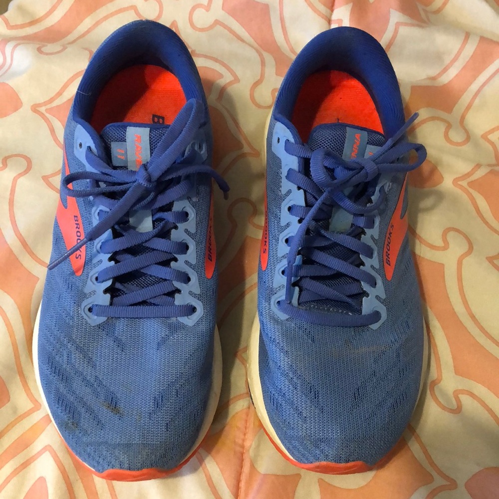 Brooks Womens Ravenna 11 size 8.5W EUC